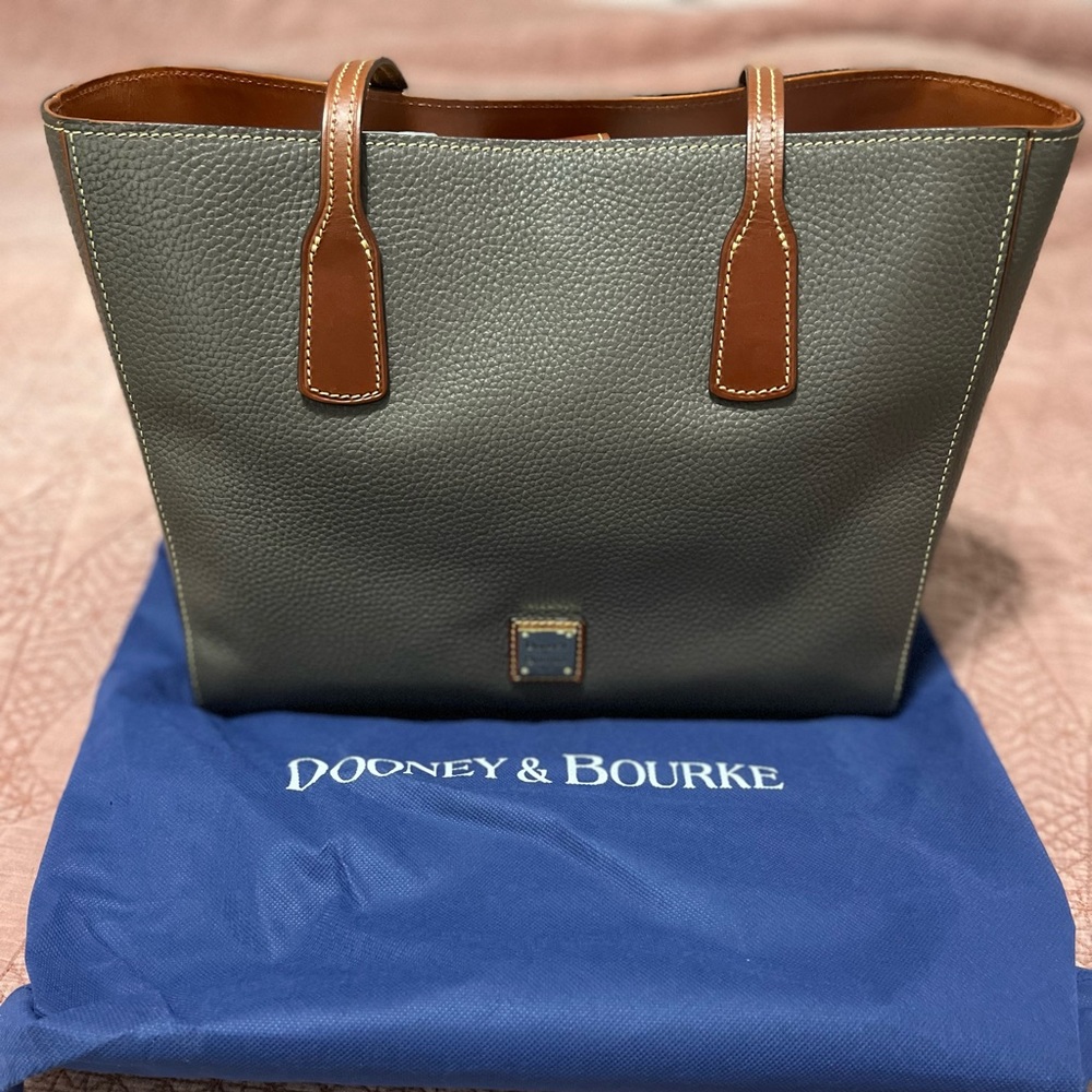 Dooney & Bourke Tote